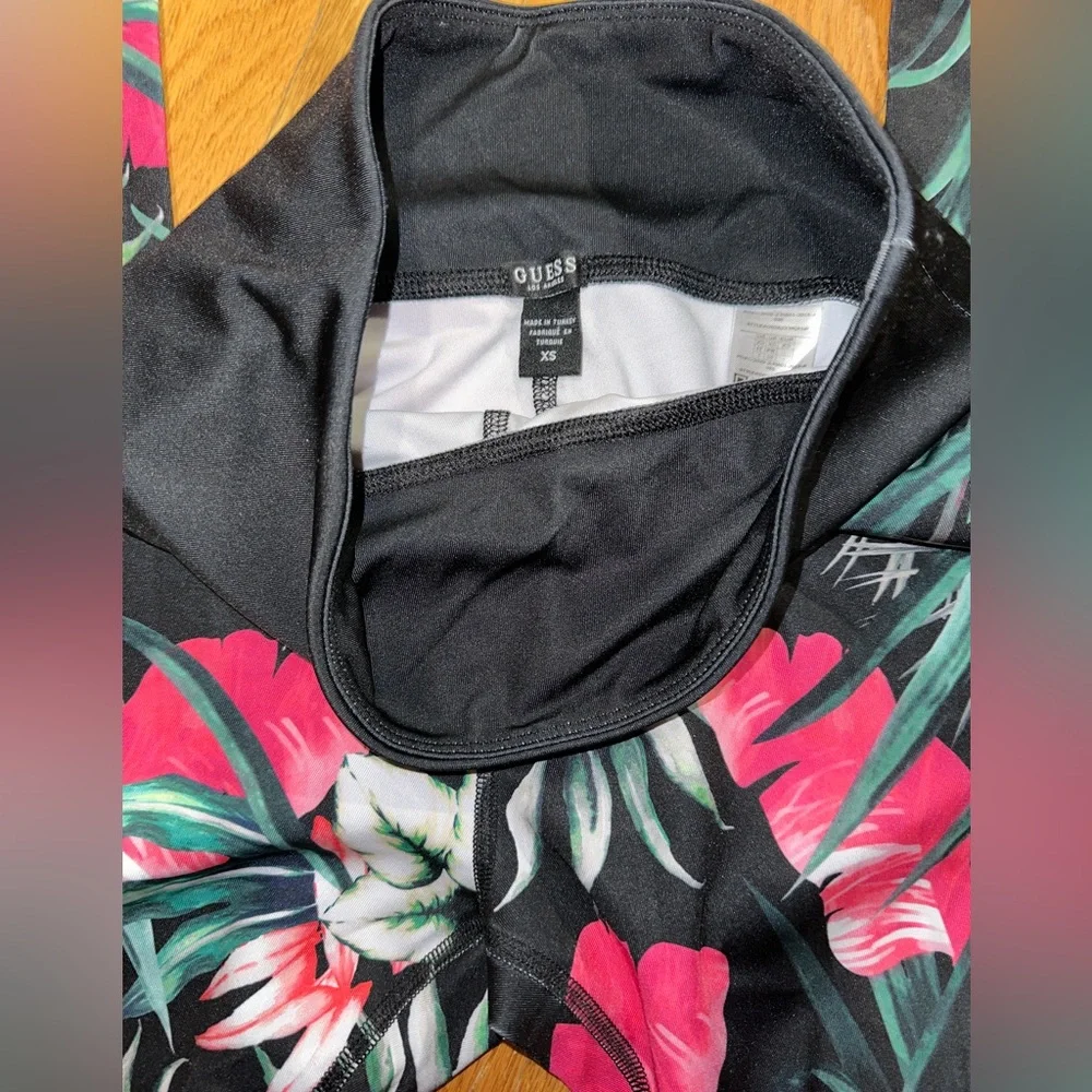 Guess Bundle - Picture 6 of 7